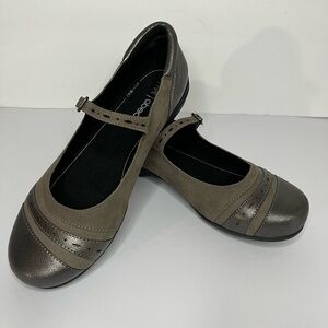 Abeo Angelica  Gray Leather Mary Janes Flat 7.5 EUC Slip Resistant